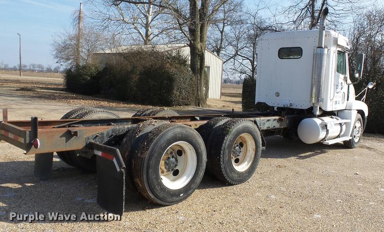 image for item DB7205 2000 Freightliner Century Class FLC12064 truck cab and chassis