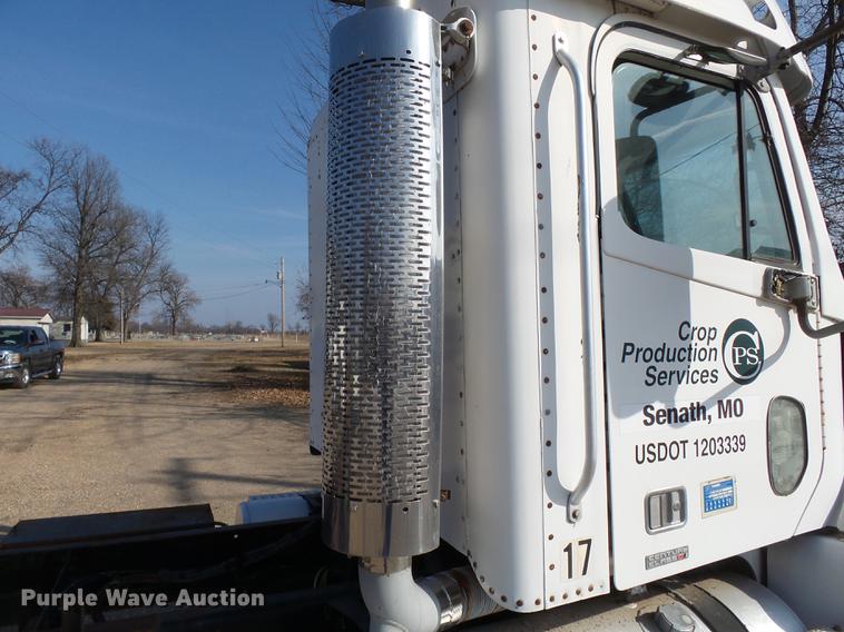 image for item DB7205 2000 Freightliner Century Class FLC12064 truck cab and chassis