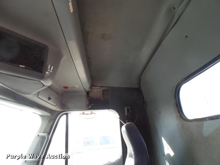 image for item DB7205 2000 Freightliner Century Class FLC12064 truck cab and chassis