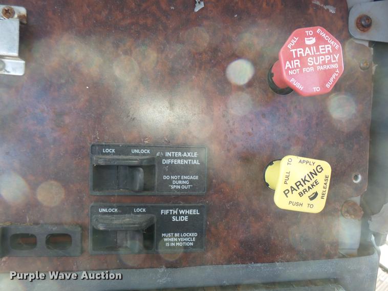 image for item DB7205 2000 Freightliner Century Class FLC12064 truck cab and chassis