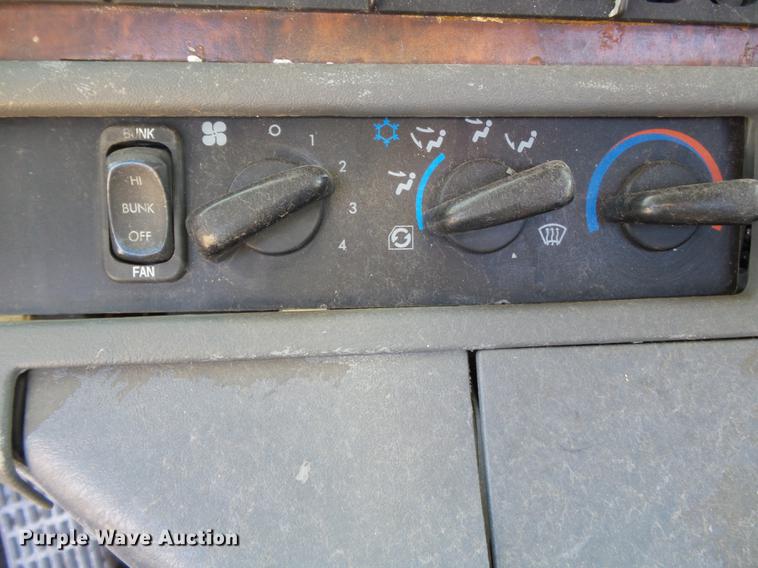 image for item DB7205 2000 Freightliner Century Class FLC12064 truck cab and chassis