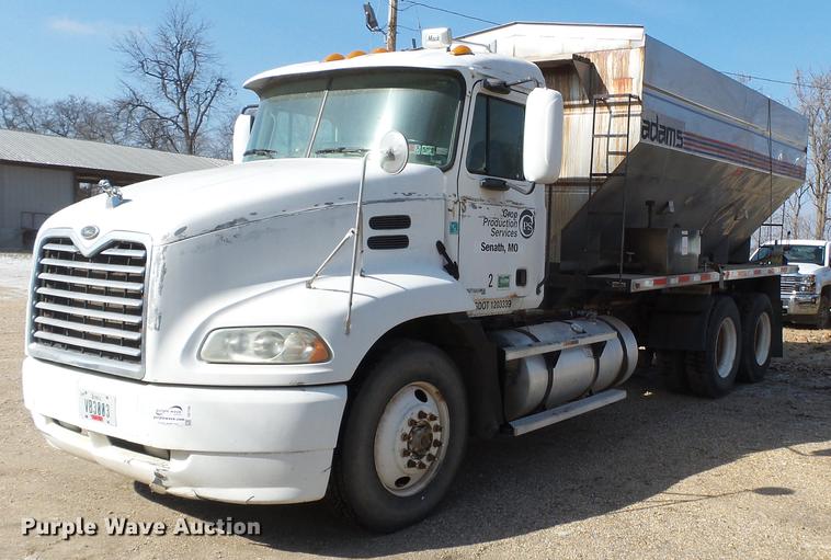 image for item DB7206 2003 Mack CX613 fertilizer tender truck