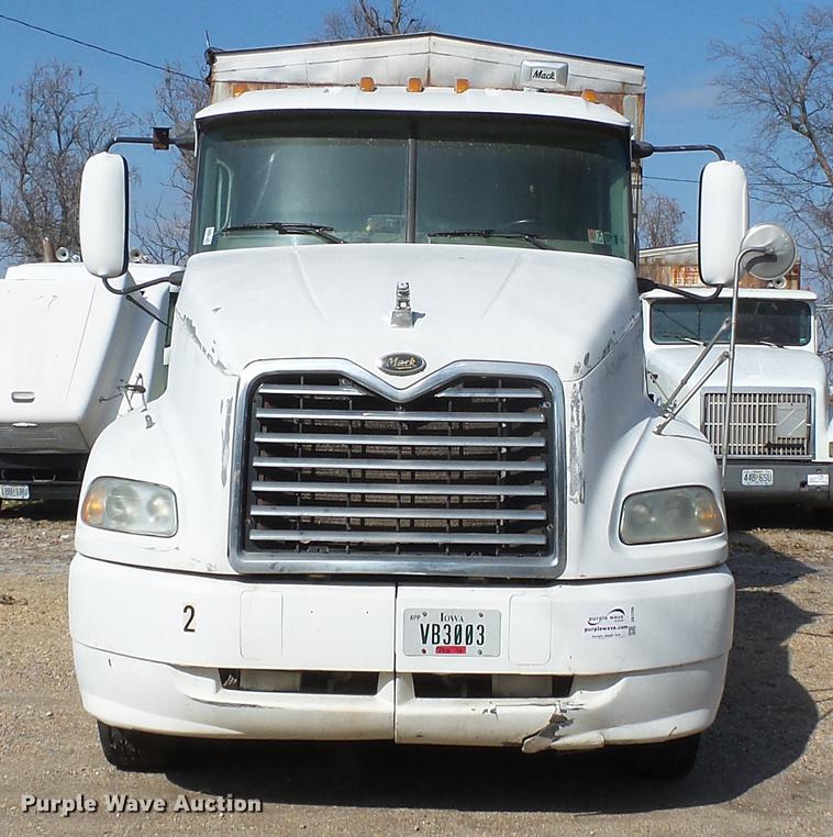 image for item DB7206 2003 Mack CX613 fertilizer tender truck