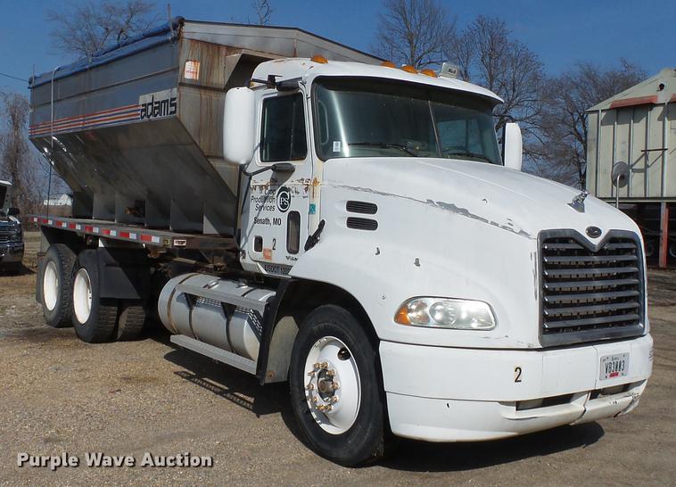 image for item DB7206 2003 Mack CX613 fertilizer tender truck