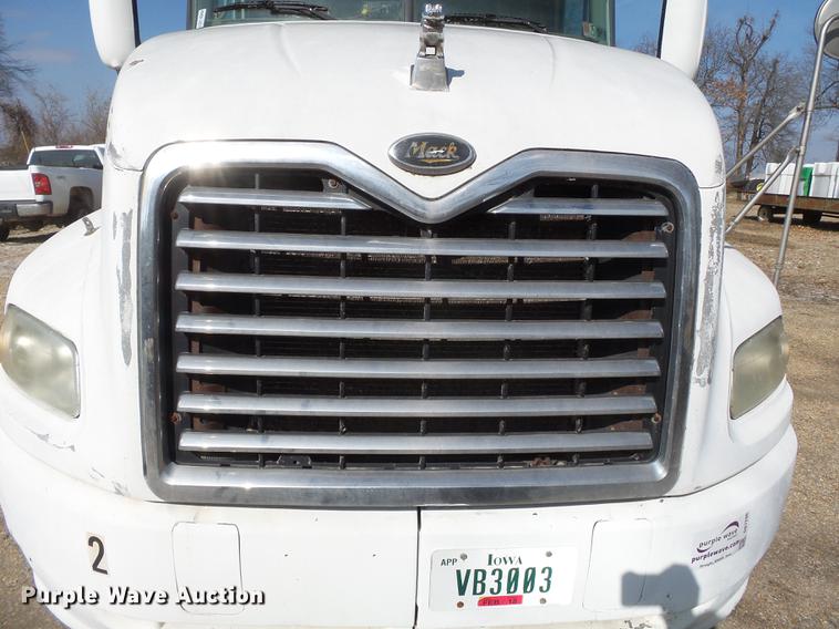 image for item DB7206 2003 Mack CX613 fertilizer tender truck