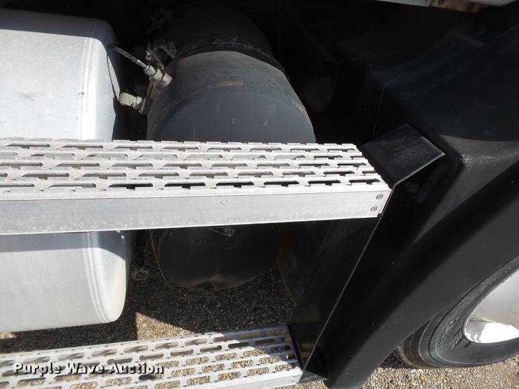 image for item DB7206 2003 Mack CX613 fertilizer tender truck