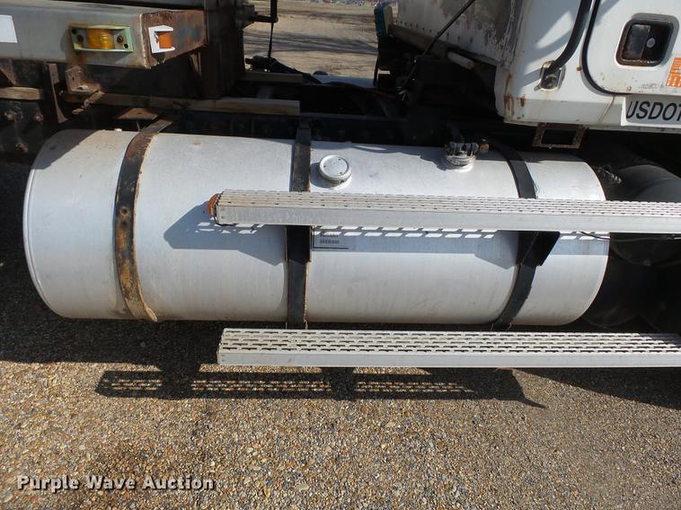 image for item DB7206 2003 Mack CX613 fertilizer tender truck