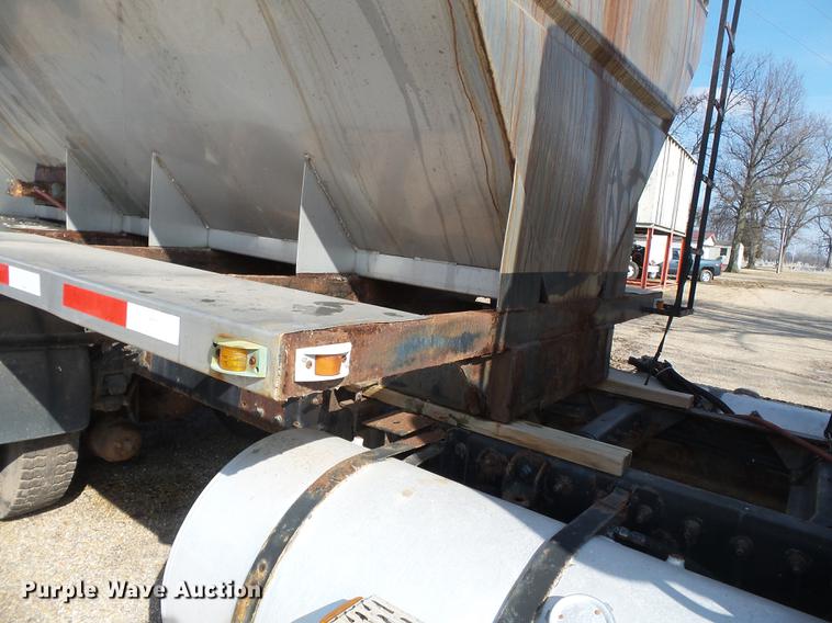 image for item DB7206 2003 Mack CX613 fertilizer tender truck