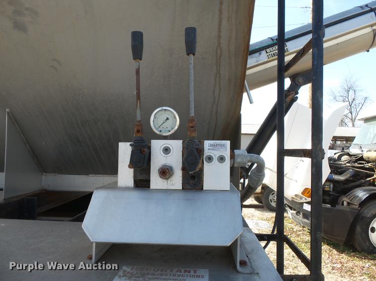 image for item DB7206 2003 Mack CX613 fertilizer tender truck