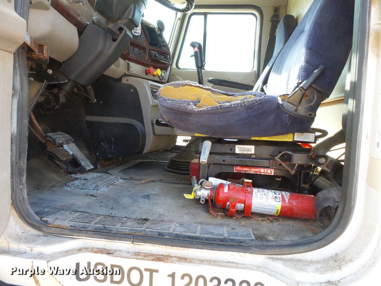 image for item DB7206 2003 Mack CX613 fertilizer tender truck