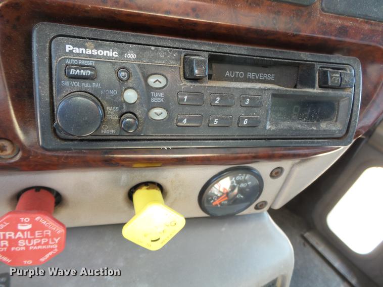 image for item DB7206 2003 Mack CX613 fertilizer tender truck