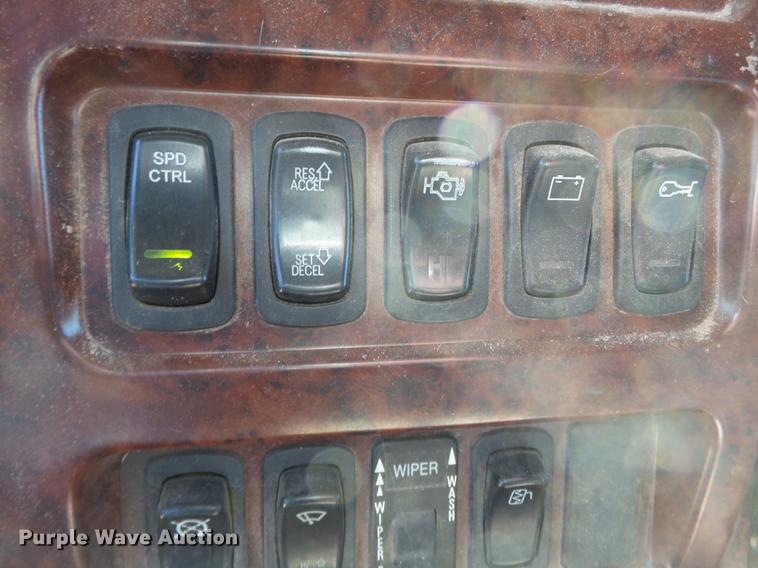 image for item DB7206 2003 Mack CX613 fertilizer tender truck