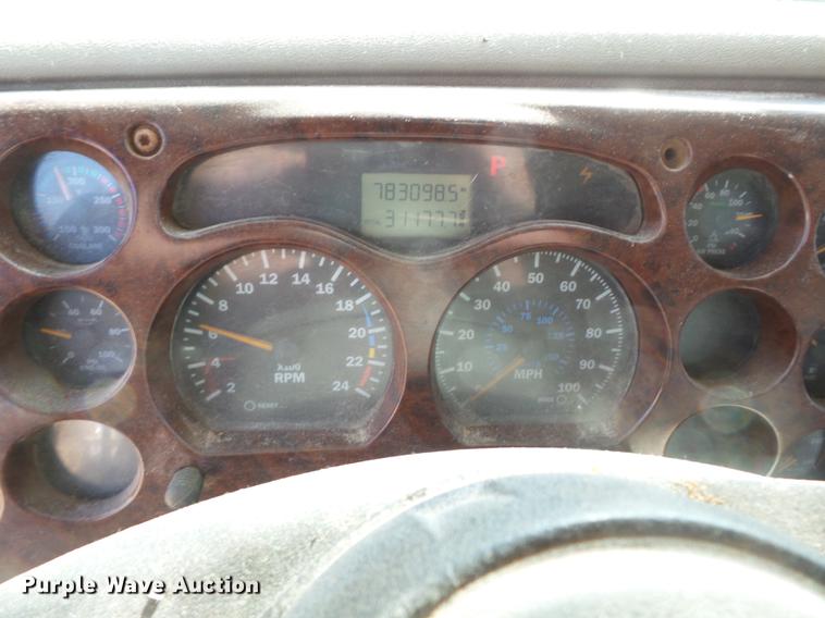 image for item DB7206 2003 Mack CX613 fertilizer tender truck