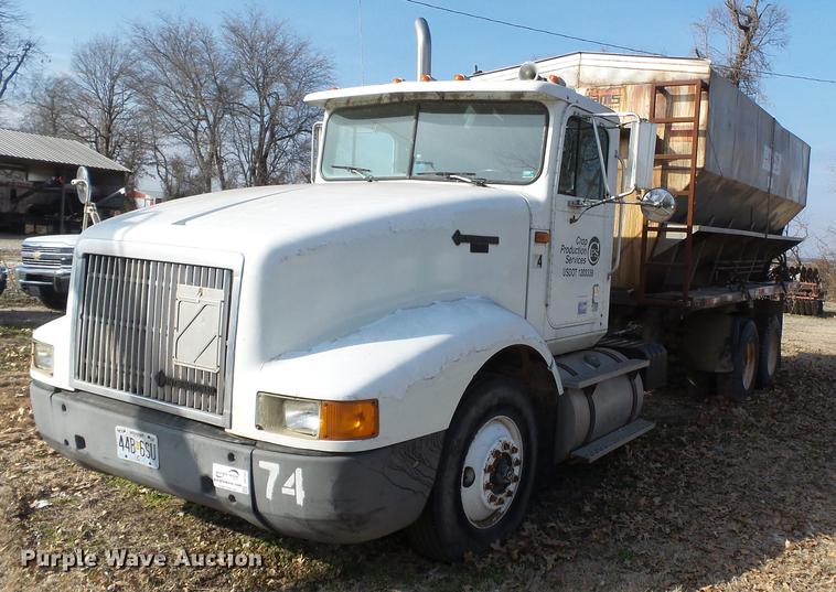 image for item DB7207 1994 International 9400 fertilizer tender truck