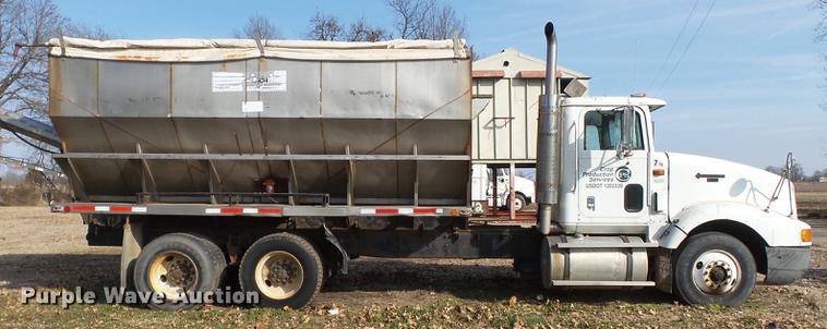 image for item DB7207 1994 International 9400 fertilizer tender truck