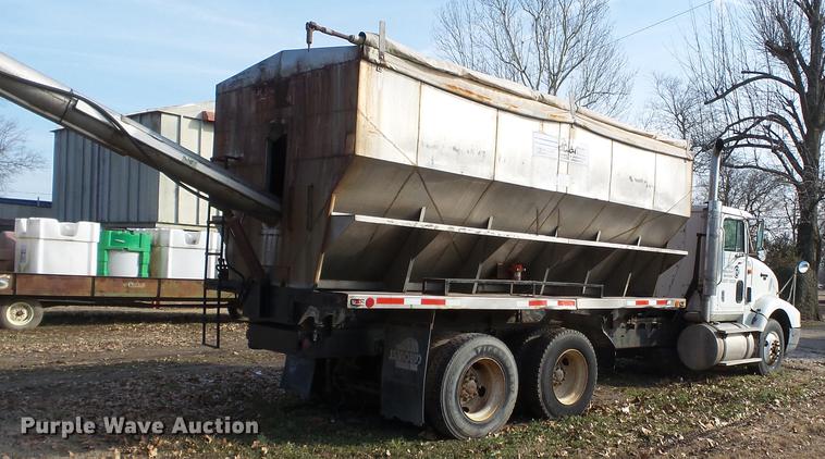 image for item DB7207 1994 International 9400 fertilizer tender truck