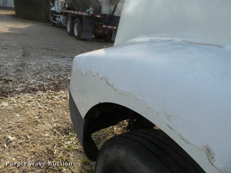 image for item DB7207 1994 International 9400 fertilizer tender truck