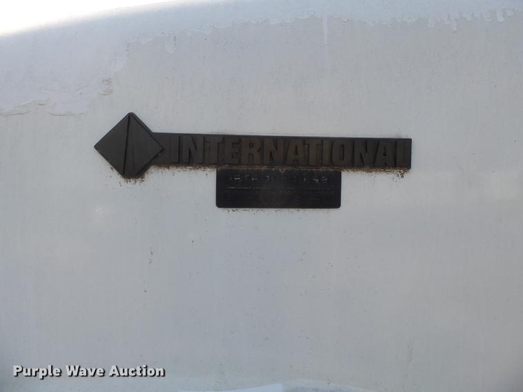 image for item DB7207 1994 International 9400 fertilizer tender truck