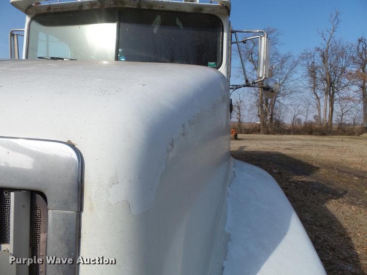 image for item DB7207 1994 International 9400 fertilizer tender truck