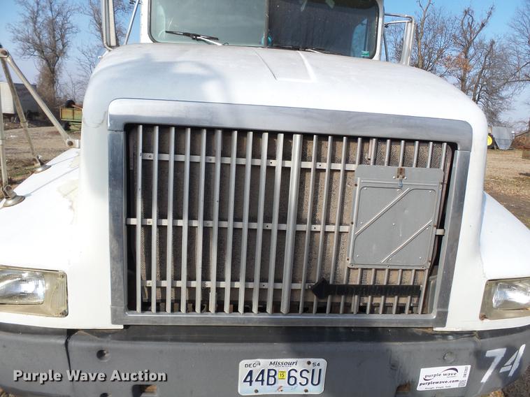 image for item DB7207 1994 International 9400 fertilizer tender truck