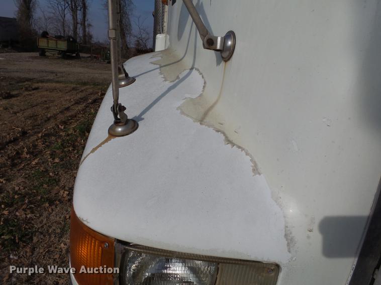 image for item DB7207 1994 International 9400 fertilizer tender truck