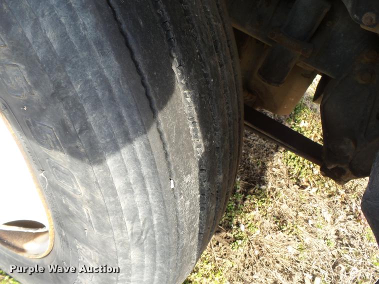 image for item DB7207 1994 International 9400 fertilizer tender truck