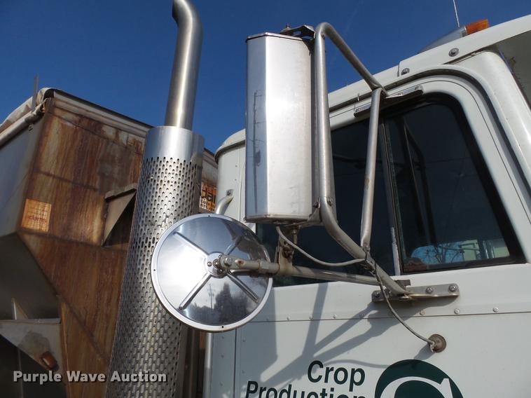 image for item DB7207 1994 International 9400 fertilizer tender truck