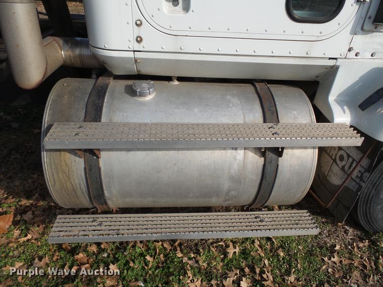 image for item DB7207 1994 International 9400 fertilizer tender truck