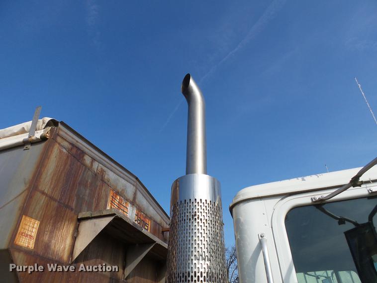 image for item DB7207 1994 International 9400 fertilizer tender truck