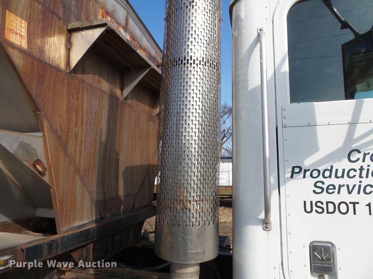 image for item DB7207 1994 International 9400 fertilizer tender truck