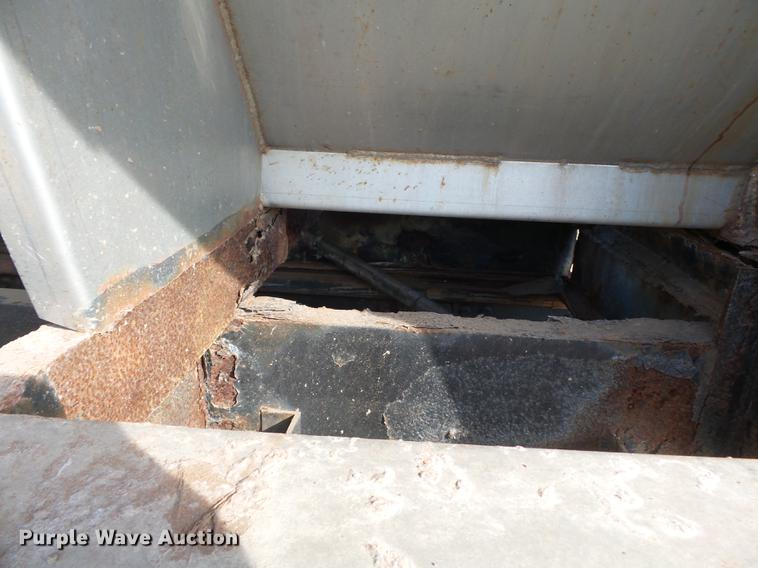 image for item DB7207 1994 International 9400 fertilizer tender truck