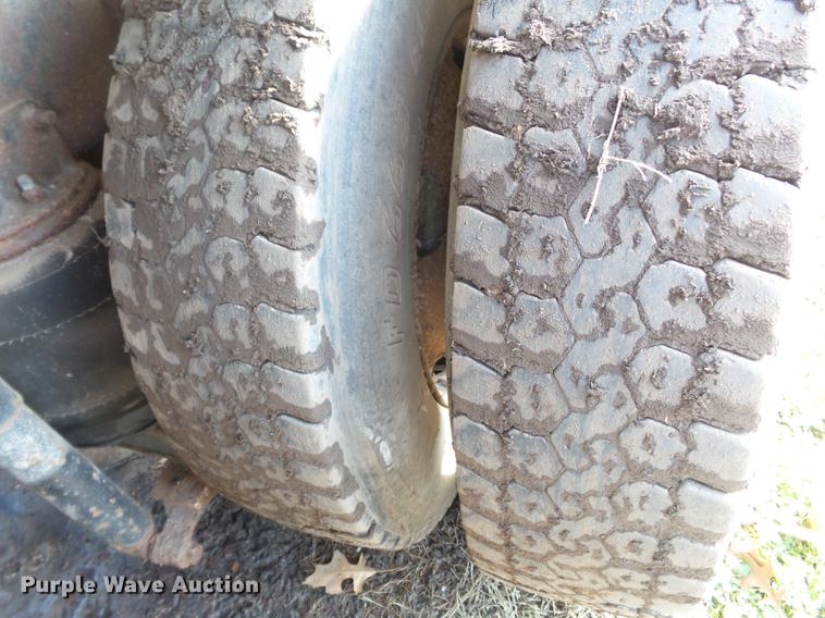 image for item DB7207 1994 International 9400 fertilizer tender truck