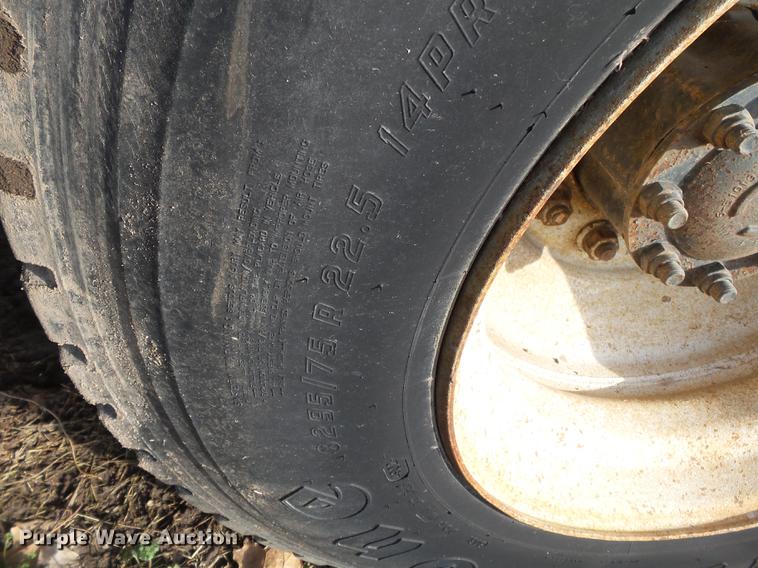 image for item DB7207 1994 International 9400 fertilizer tender truck