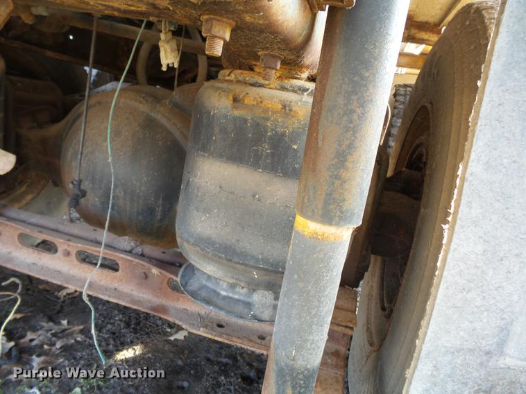 image for item DB7207 1994 International 9400 fertilizer tender truck