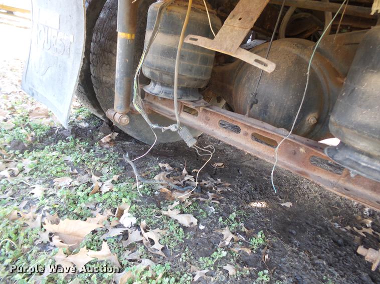 image for item DB7207 1994 International 9400 fertilizer tender truck