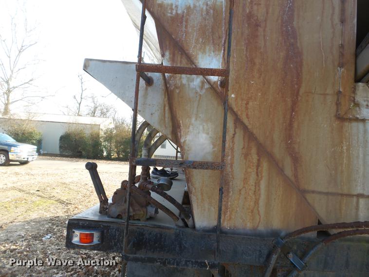 image for item DB7207 1994 International 9400 fertilizer tender truck