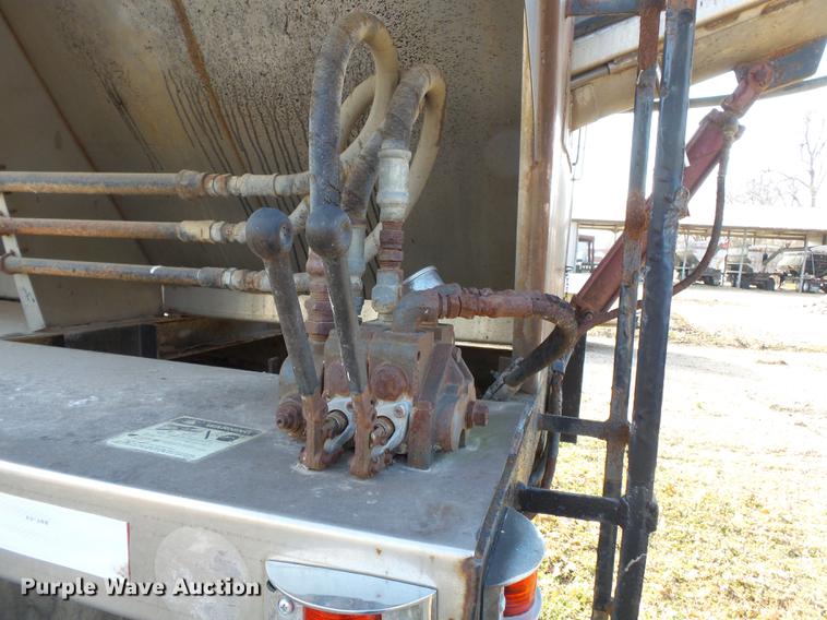 image for item DB7207 1994 International 9400 fertilizer tender truck