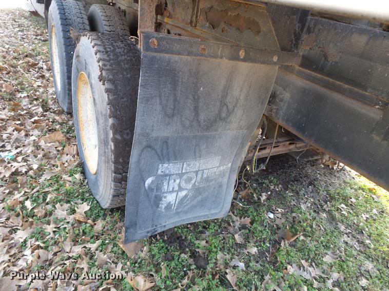 image for item DB7207 1994 International 9400 fertilizer tender truck