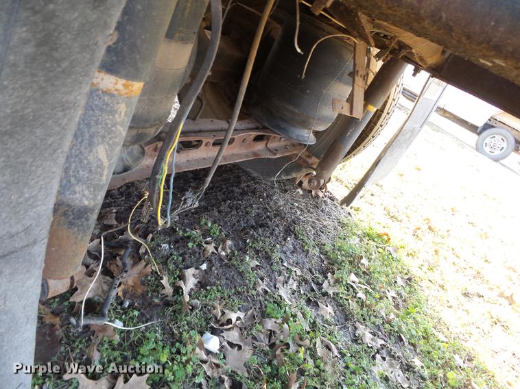 image for item DB7207 1994 International 9400 fertilizer tender truck