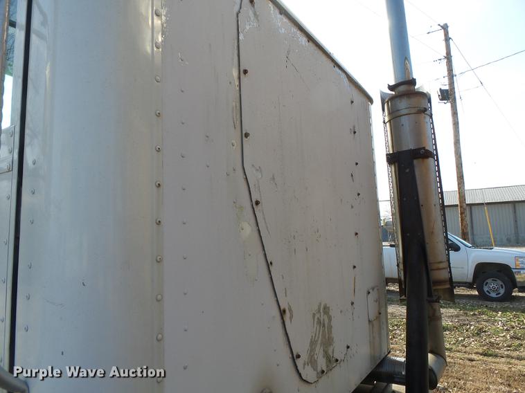 image for item DB7207 1994 International 9400 fertilizer tender truck