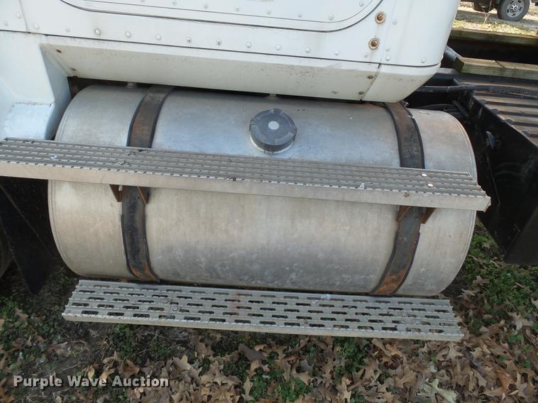 image for item DB7207 1994 International 9400 fertilizer tender truck