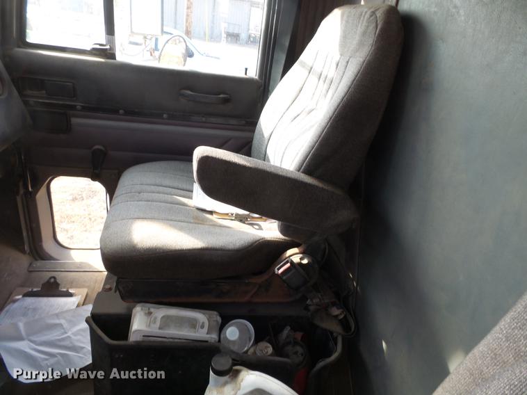 image for item DB7207 1994 International 9400 fertilizer tender truck