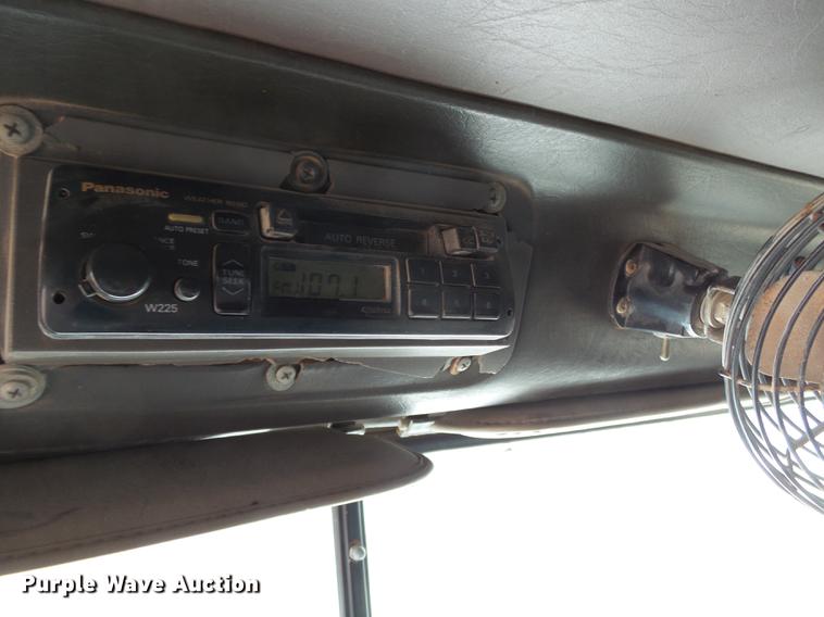 image for item DB7207 1994 International 9400 fertilizer tender truck