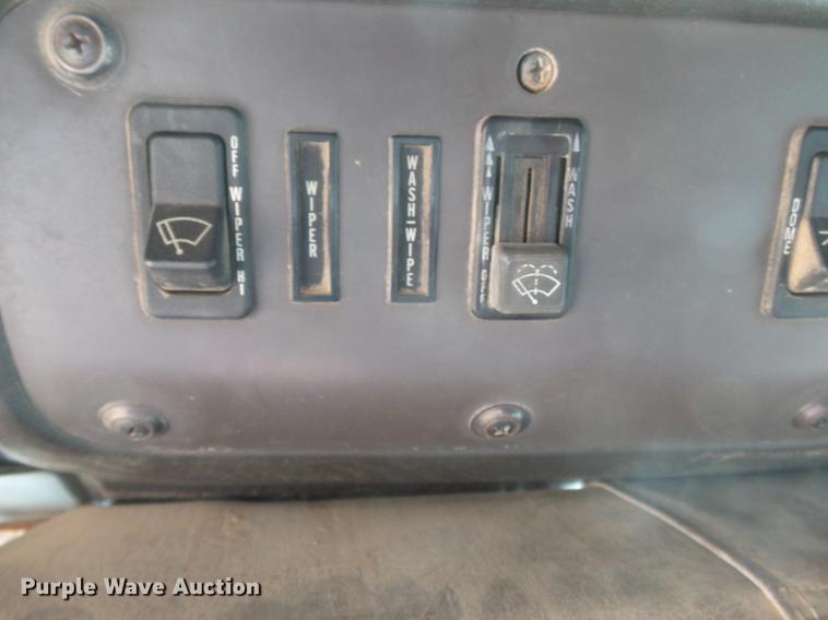 image for item DB7207 1994 International 9400 fertilizer tender truck