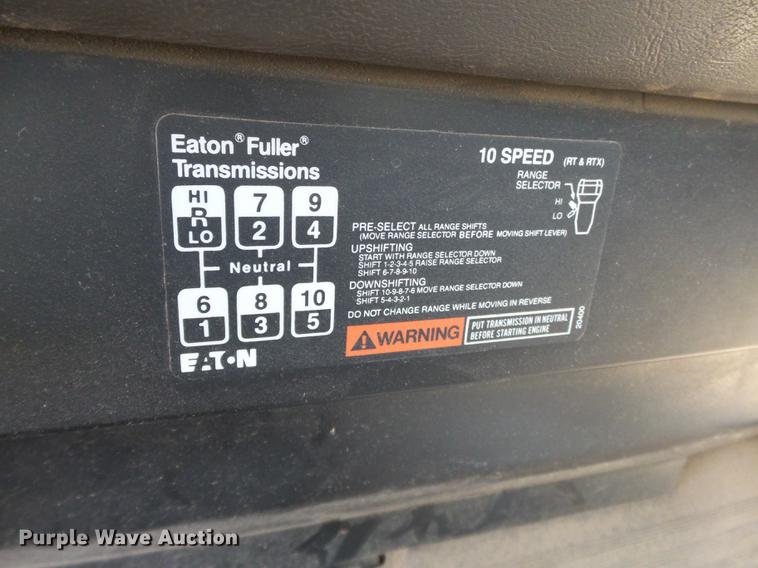 image for item DB7207 1994 International 9400 fertilizer tender truck