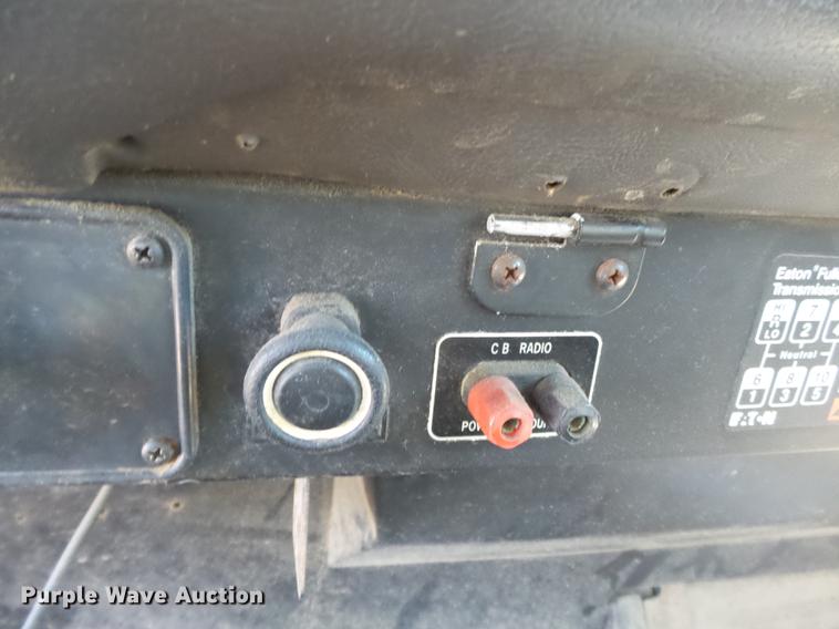 image for item DB7207 1994 International 9400 fertilizer tender truck