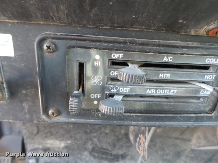 image for item DB7207 1994 International 9400 fertilizer tender truck