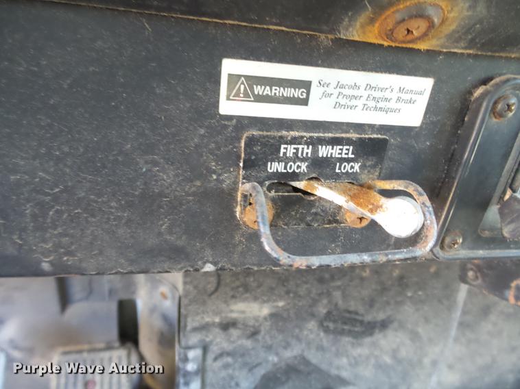 image for item DB7207 1994 International 9400 fertilizer tender truck