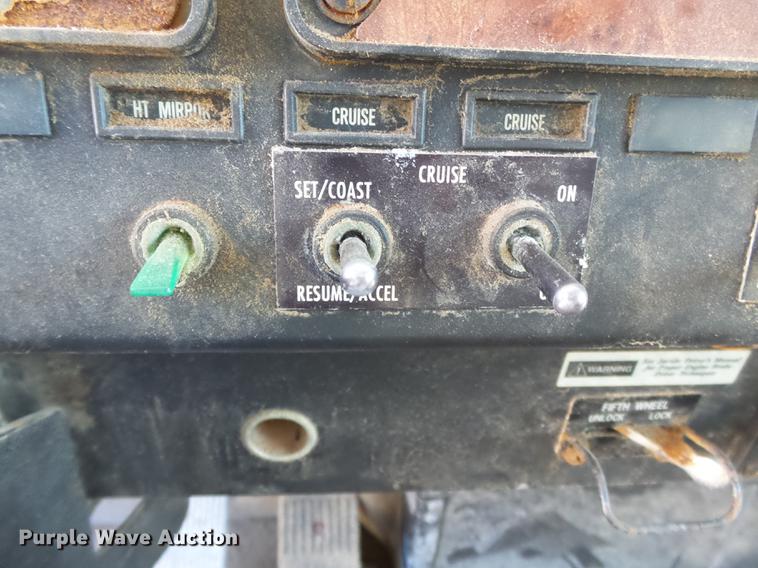 image for item DB7207 1994 International 9400 fertilizer tender truck