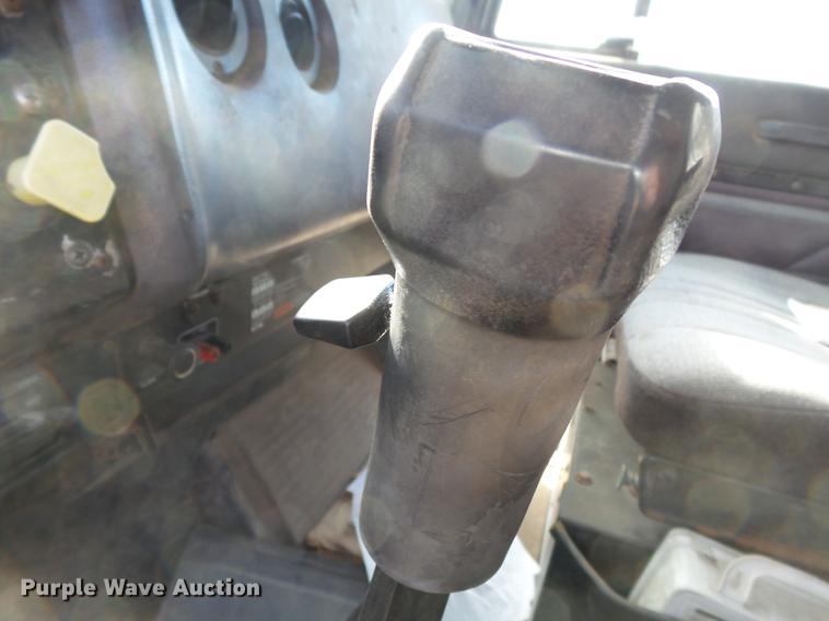 image for item DB7207 1994 International 9400 fertilizer tender truck